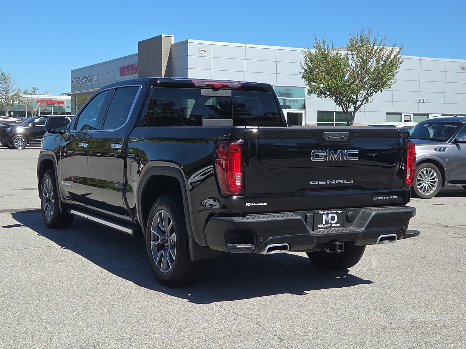 Used 2025 GMC Sierra 1500 Denali Ultimate AWD/4WD image 4