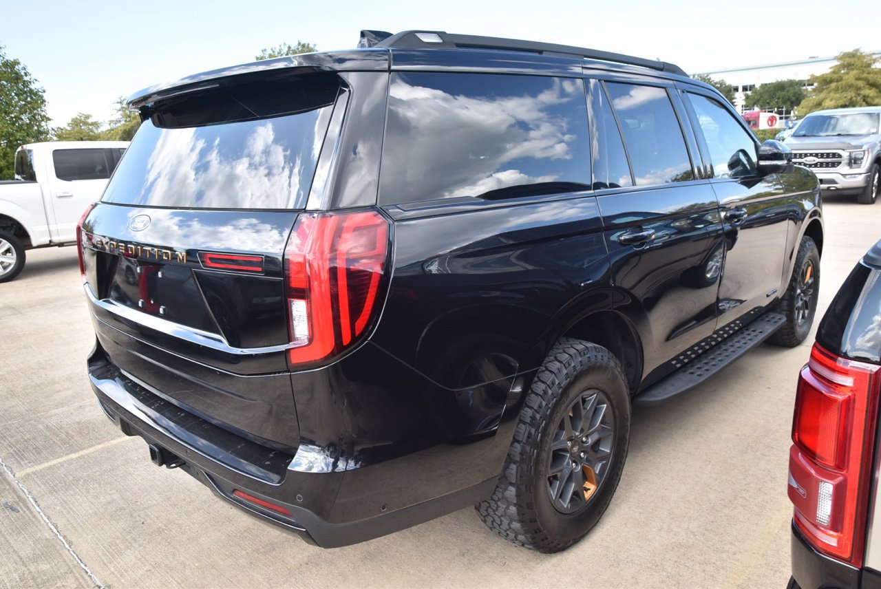 Used 2025 Ford Expedition Tremor AWD/4WD image 5