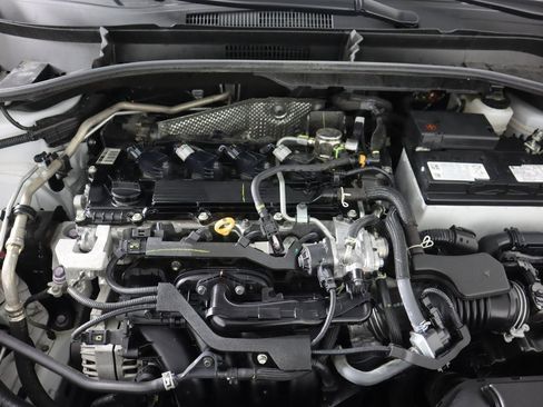 Used 2024 Toyota Corolla Cross LE image 17