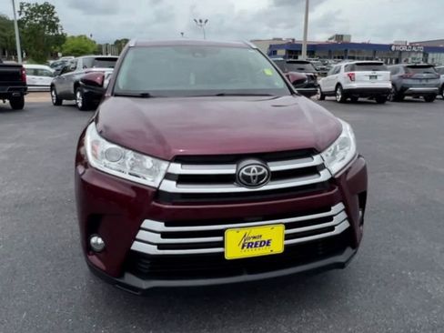 Used 2017 Toyota Highlander XLE image 3