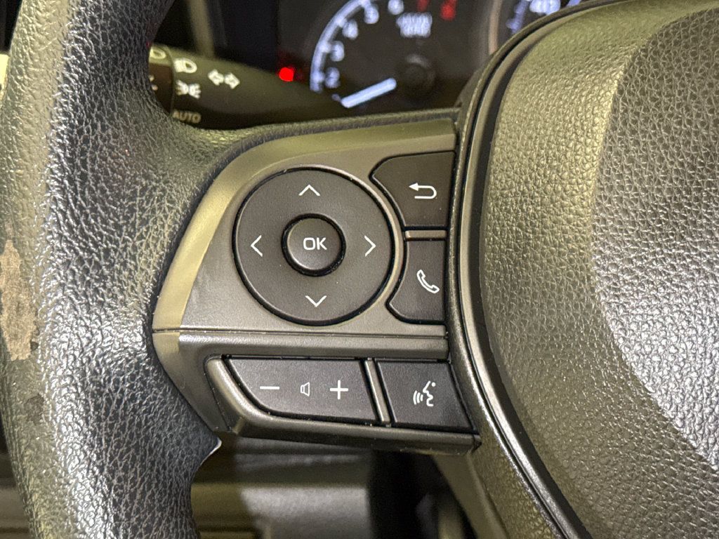 Used 2021 Toyota Corolla LE FWD image 31