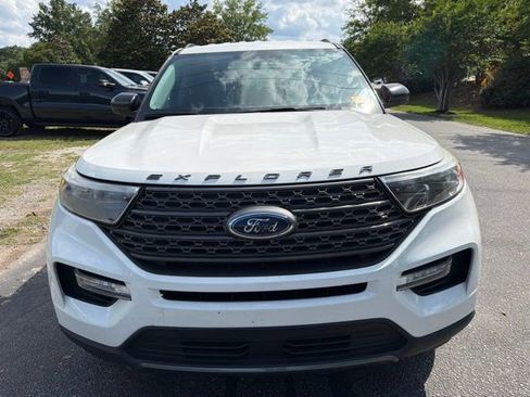 Used 2022 Ford Explorer XLT w/ Equipment Group 202A RWD image 8