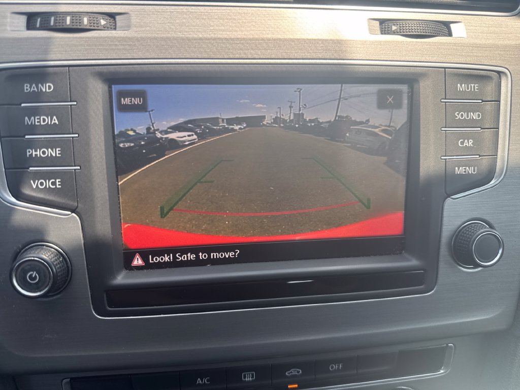 Used 2017 Volkswagen Golf S FWD image 21