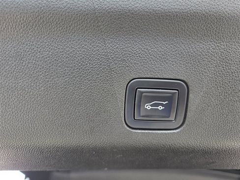 Used 2022 Cadillac Escalade Sport Platinum w/ LPO, ONYX Package AWD/4WD image 18