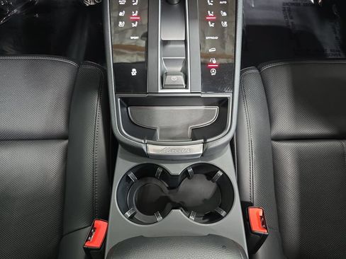 Certified 2026 Porsche Macan AWD/4WD image 20
