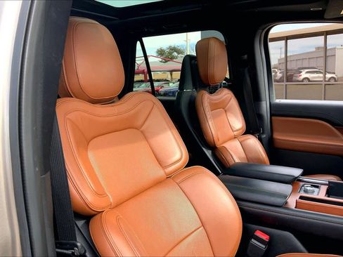 Used 2018 Lincoln Navigator L Reserve w/ Technology Package image 8