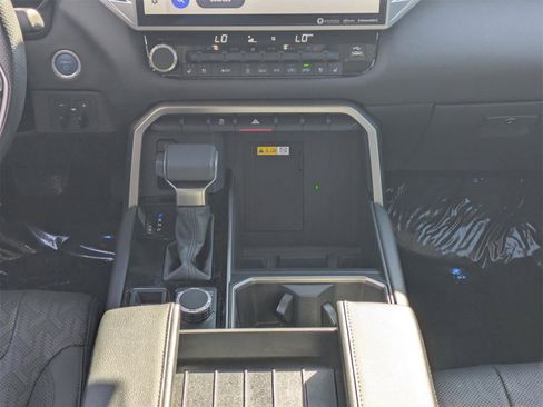 Used 2024 Toyota Tundra Limited w/ Power Package image 26