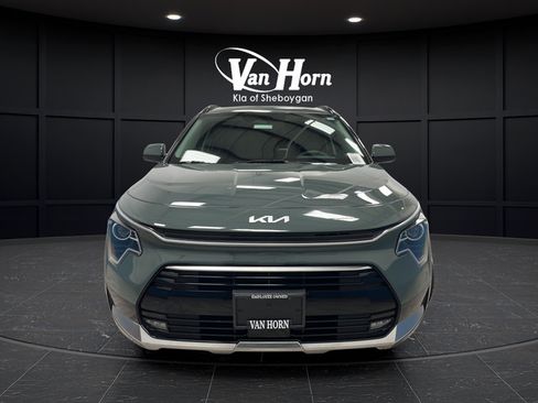 Used 2024 Kia Niro EX Touring FWD image 2