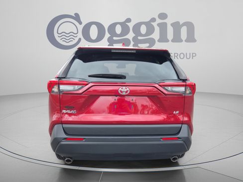 Used 2020 Toyota RAV4 LE FWD image 4