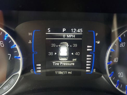 Used 2021 Chrysler Voyager Lxi image 23