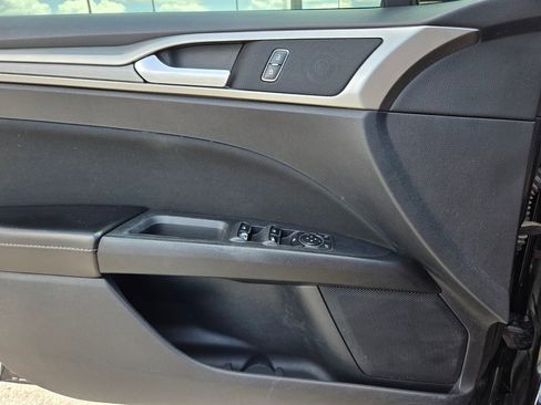 Used 2020 Ford Fusion SE FWD image 22