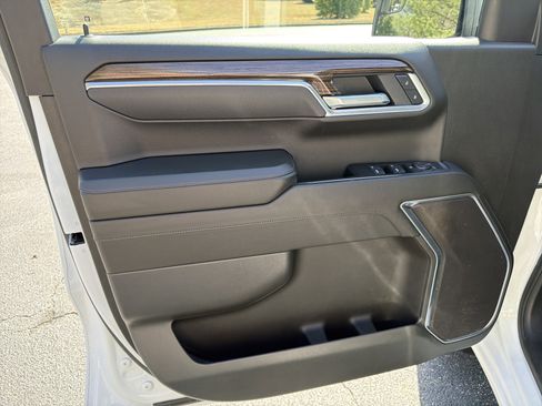 Used 2025 Chevrolet Silverado 1500 LT image 10