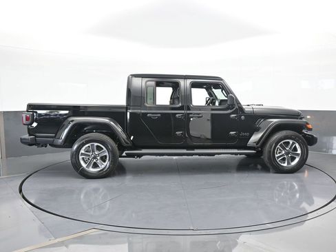 Used 2024 Jeep Gladiator Sport w/ Premium Package image 7