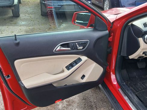 Used 2018 Mercedes-Benz GLA 250 GLA 250 Sport Utility 4D image 9