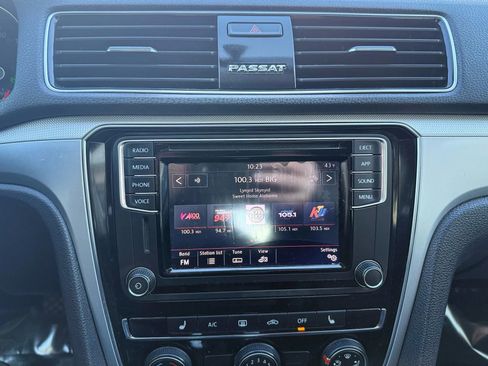 Used 2019 Volkswagen Passat 2.0T Wolfsburg w/ Wheels & Sunroof Package image 17