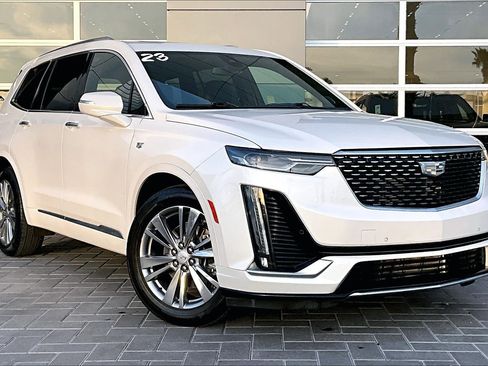 Used 2023 Cadillac XT6 Premium Luxury image 3