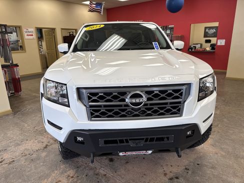 Used 2024 Nissan Frontier SV w/ Technology Package image 2