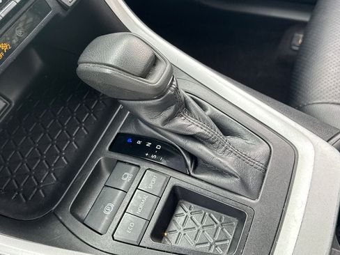 Used 2022 Toyota RAV4 XLE image 21