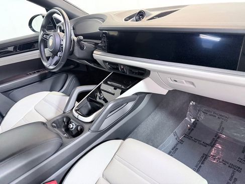 Used 2024 Porsche Cayenne Coupe image 23