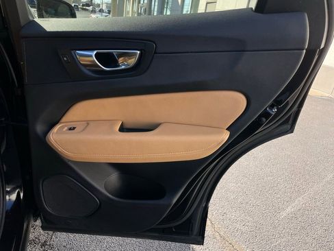 Used 2020 Volvo XC60 T5 Momentum w/ Protection Package Premier image 34