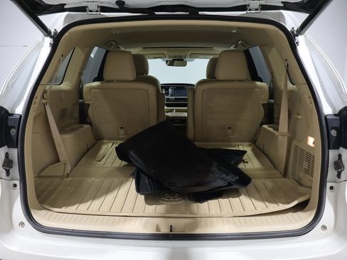 Used 2019 Toyota Highlander XLE image 20