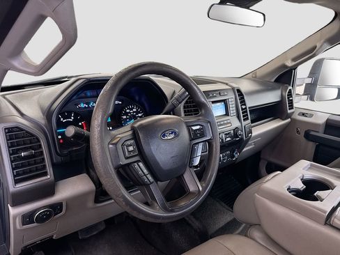 Used 2022 Ford F250 XL w/ Power Equipment Group image 11