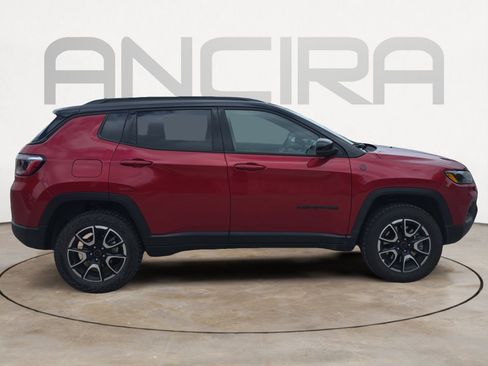 Used 2025 Jeep Compass Trailhawk AWD/4WD image 9