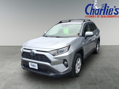 Used 2021 Toyota RAV4 XLE w/ Convenience Package AWD/4WD image 1