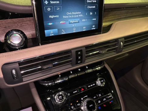 Certified 2022 Lincoln Corsair Reserve w/ Equipment Group 201A image 21