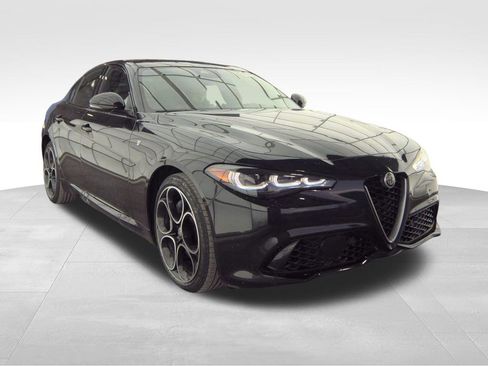 Used 2024 Alfa Romeo Giulia Ti AWD/4WD image 16