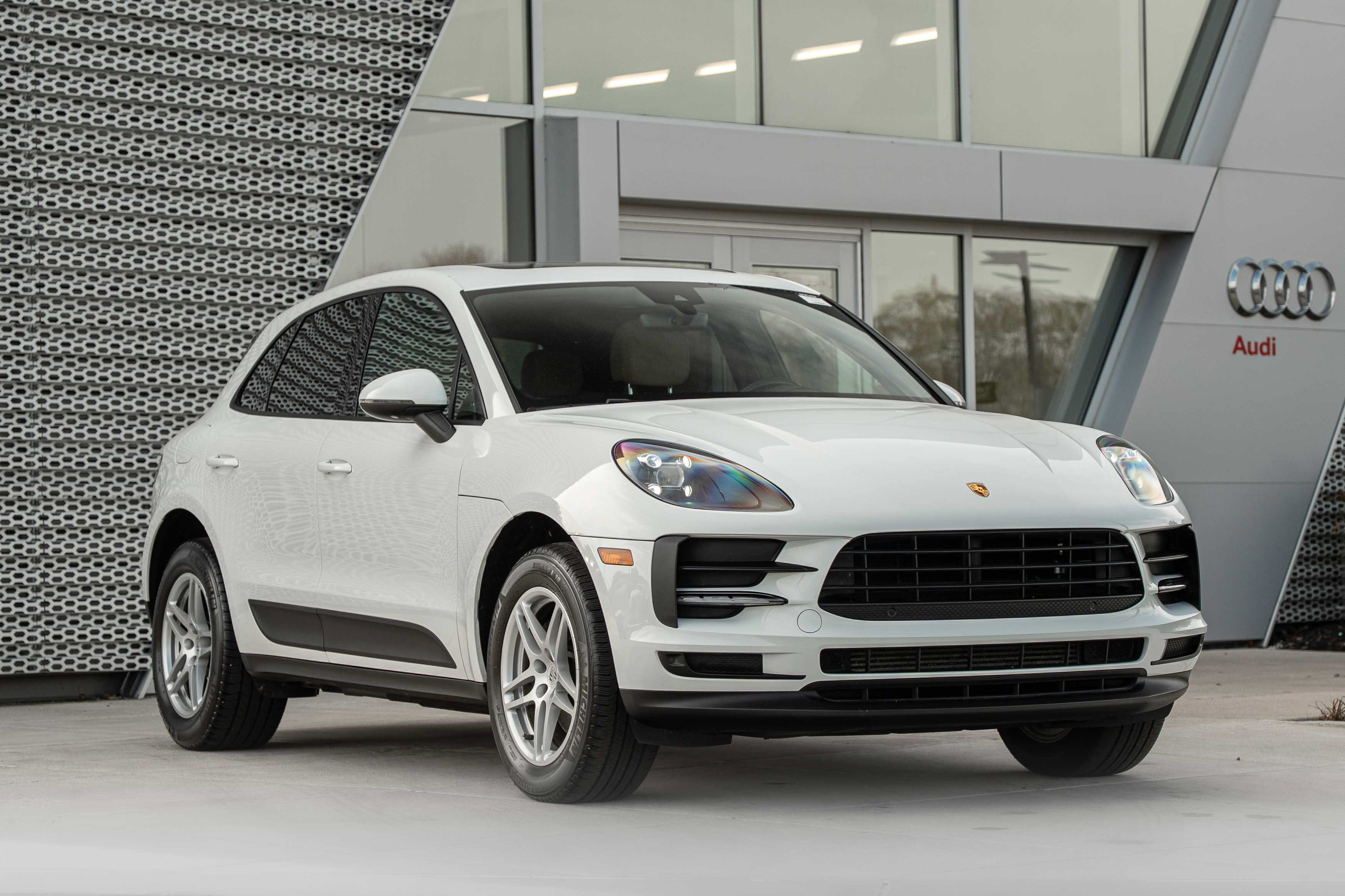 Used 2019 Porsche Macan AWD/4WD image 1