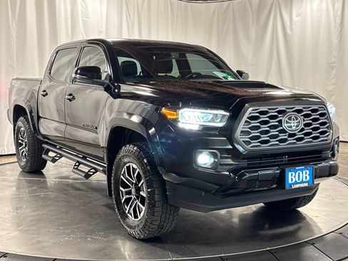 Used 2022 Toyota Tacoma TRD Sport w/ TRD Premium Sport Package AWD/4WD image 10