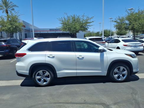 Used 2018 Toyota Highlander Limited FWD image 3