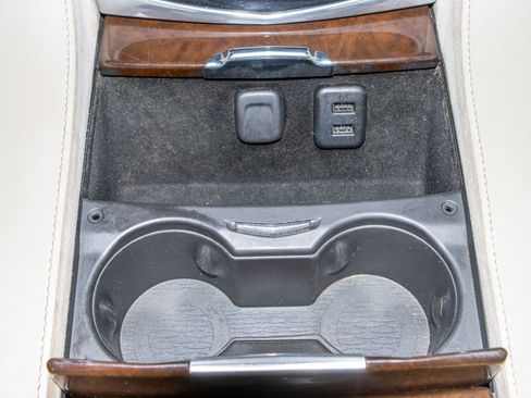 Used 2016 Cadillac Escalade Luxury image 19