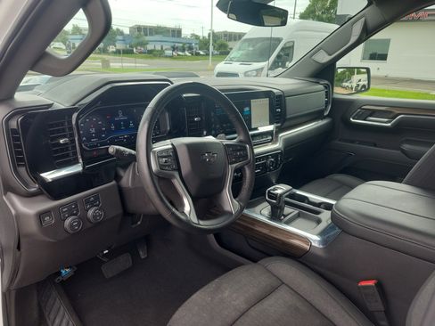 Used 2024 Chevrolet Silverado 1500 LT Trail Boss w/ Protection Package AWD/4WD image 17