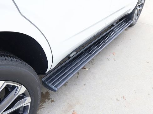 Used 2025 Chevrolet Tahoe High Country image 39