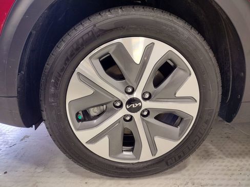 Used 2022 Kia Niro EX Premium image 5