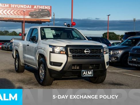 Used 2025 Nissan Frontier S w/ S Utility Package image 4