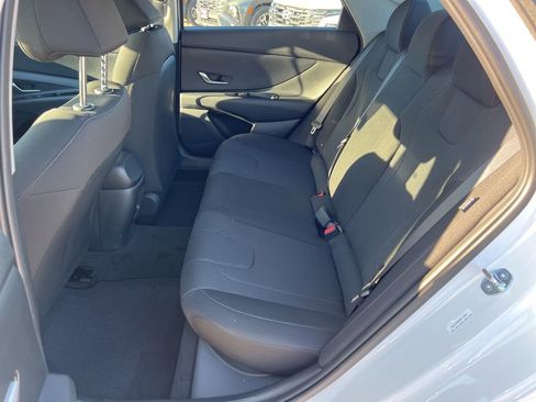 Used 2025 Hyundai Elantra SE image 11