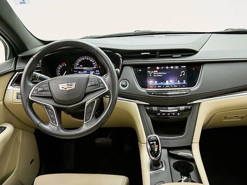 Used 2017 Cadillac XT5 Luxury w/ Driver Awareness Package image 28