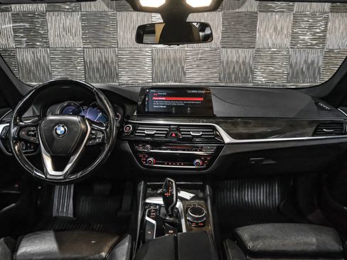 Used 2017 BMW 530i RWD image 12