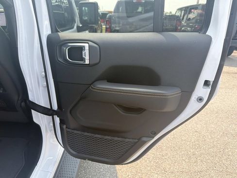 New 2026 Jeep Wrangler Unlimited Sahara AWD/4WD image 22