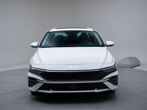 Used 2025 Hyundai Elantra SEL image 14