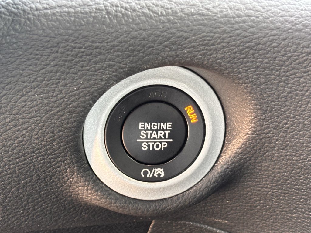 Used 2025 Chrysler Pacifica Limited FWD image 20