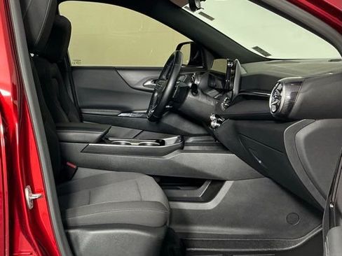 Used 2025 Chevrolet Equinox LT w/ Safety and Technology Package FWD image 31