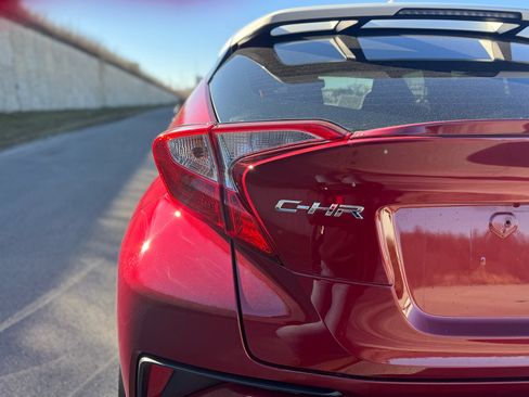 Used 2018 Toyota C-HR XLE image 5