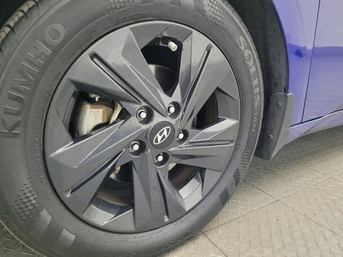 Used 2023 Hyundai Elantra Blue image 31