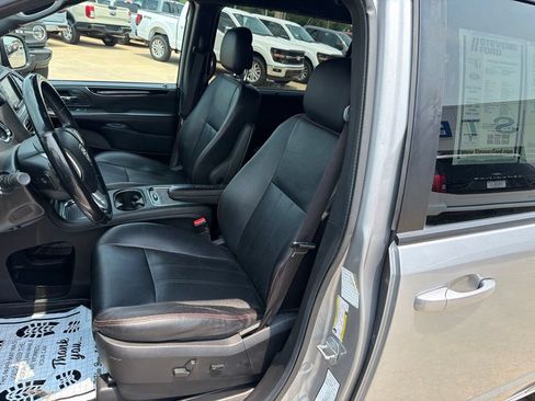Used 2018 Dodge Grand Caravan GT FWD image 11