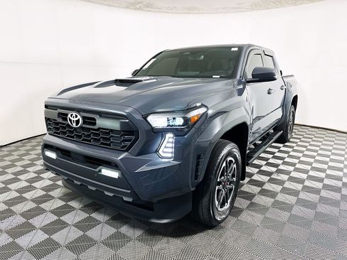 Used 2024 Toyota Tacoma TRD Sport w/ TRD Sport Upgrade Package RWD image 7