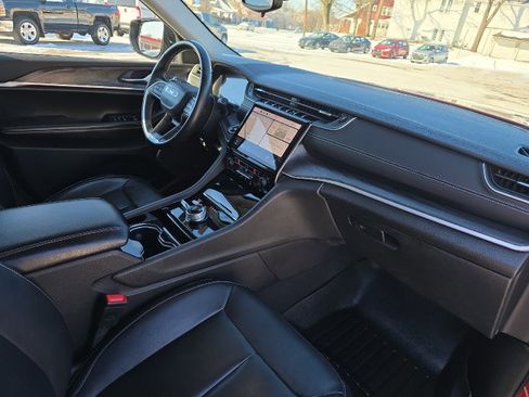 Used 2022 Jeep Grand Cherokee Limited image 45